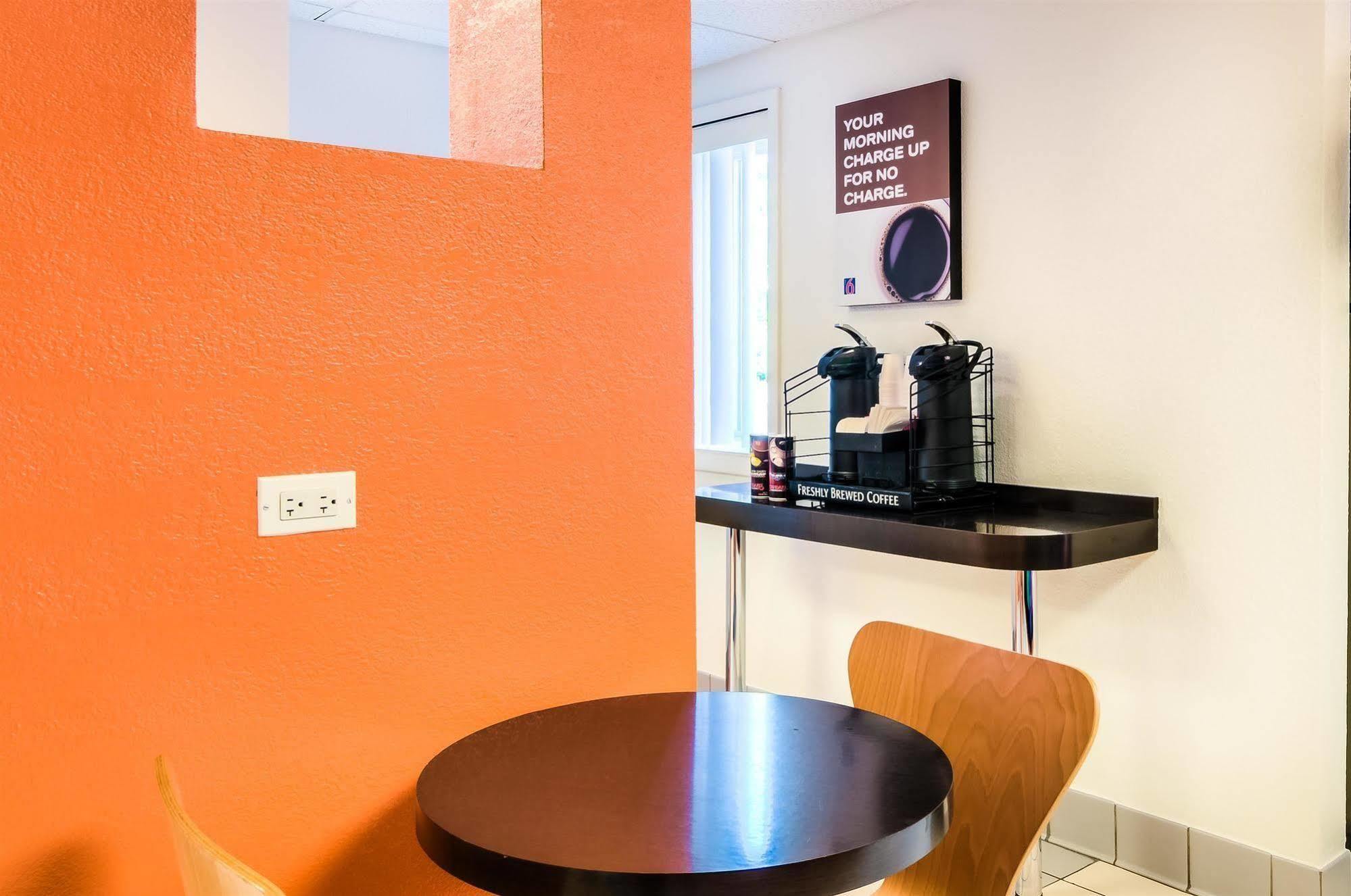 Hotel 6-arlington Heights, Il - Chicago North
