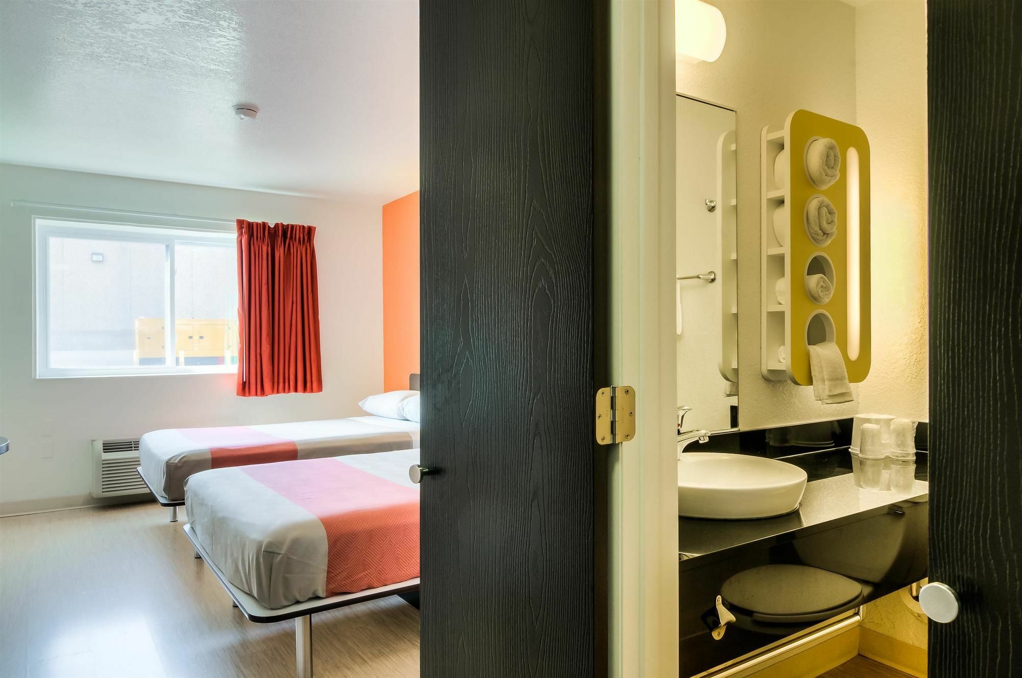 Hotel 6-arlington Heights, Il - Chicago North